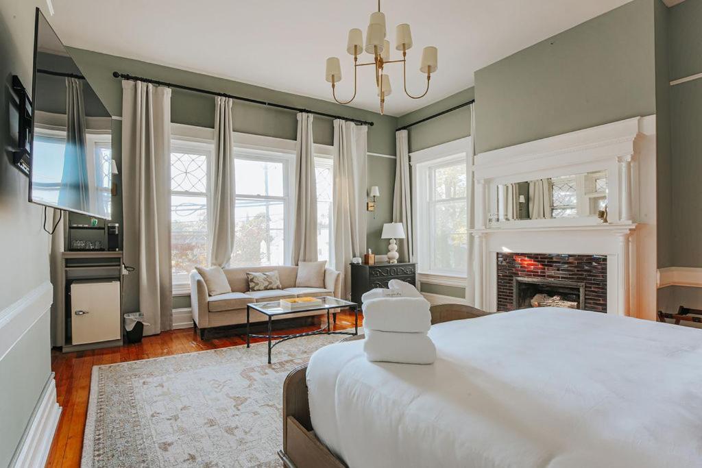 The Historic Berkeley Place Staunton Bilik gambar